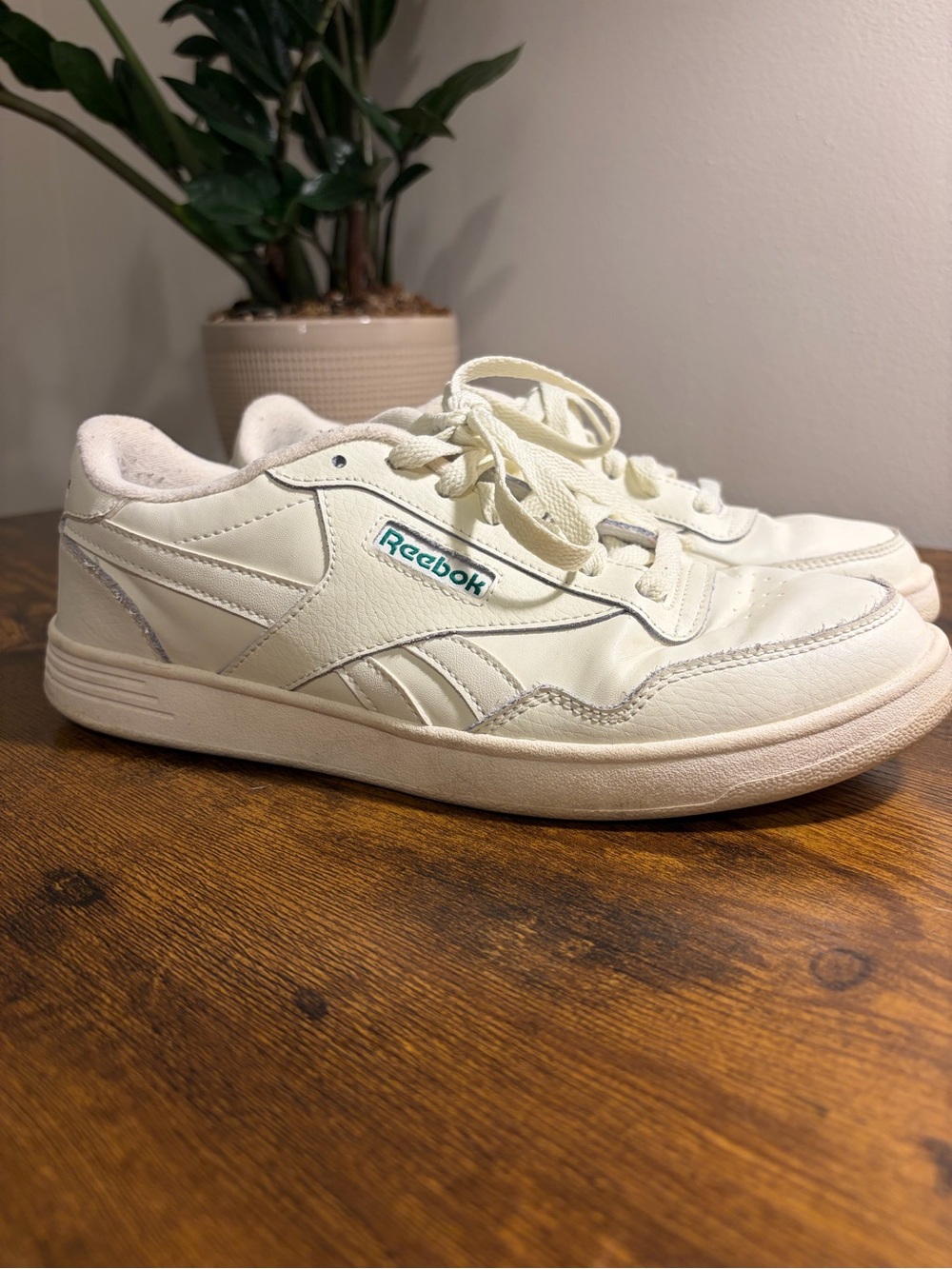 Reebok Court Advance White Leather Sneakers with Green Logo 8.5